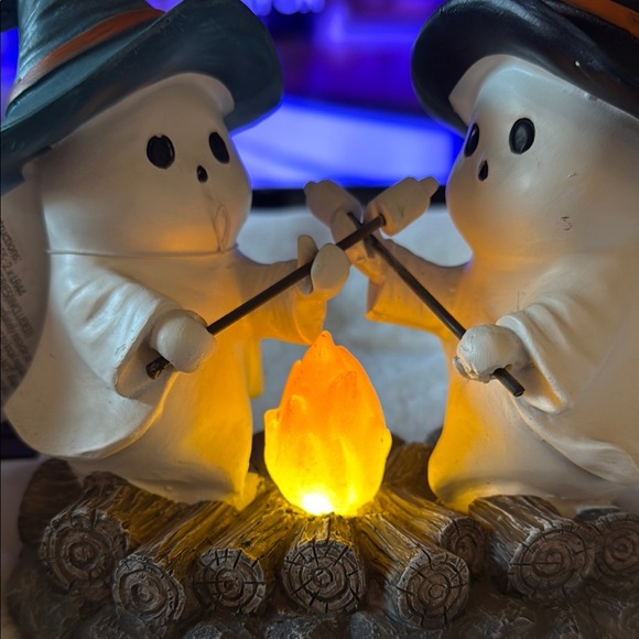 Goulish campfire ghost Halloween decor - Picture 10 of 14